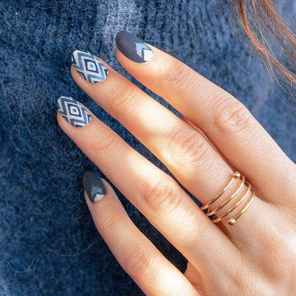Fall in Love 17 ✦ Nail Stamping Plate - MoYou London