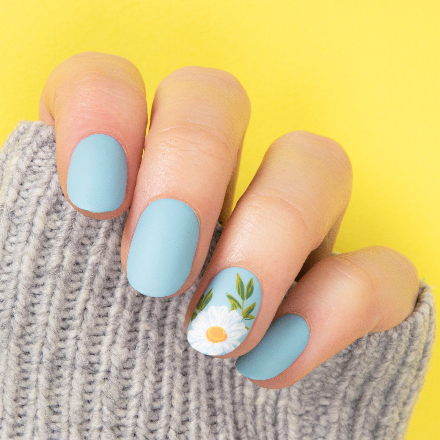 Cute Spring Floral Manicure