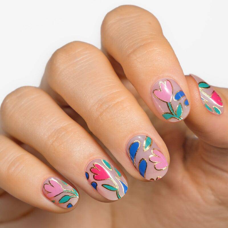 Fresh Botanical Nail Motif for 2025