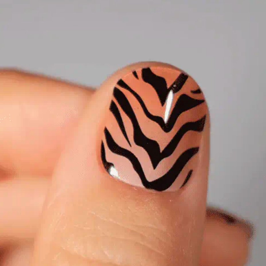 Gel Nail Strip ★ @nailsbyheather.errington 03 - MoYou London