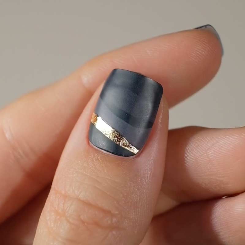 Gel Nail Strip ★ Gold Dipped Midnight - MoYou London