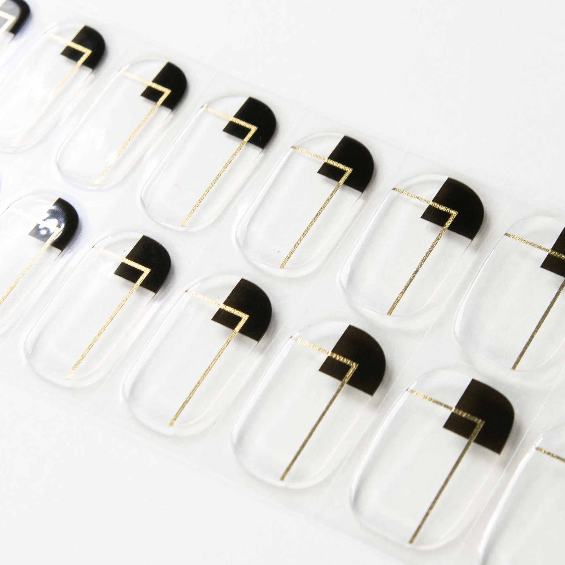 Edge of Elegance ⭐️ ⭐️ ⭐️ - MoYou London