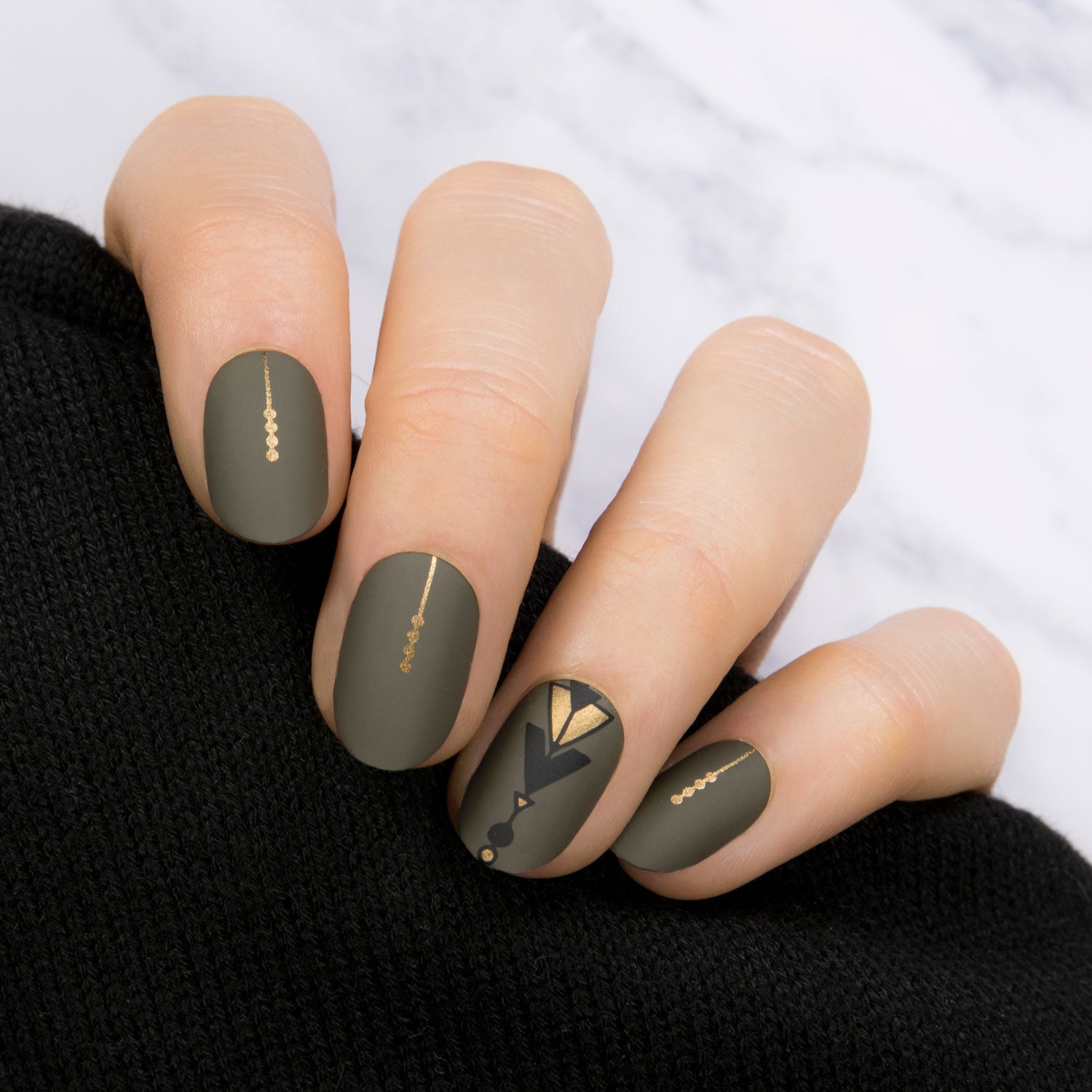 Green & Gold Minimal Manicure