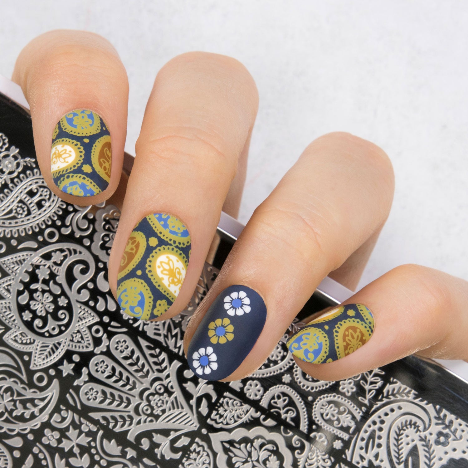Paisley Nails