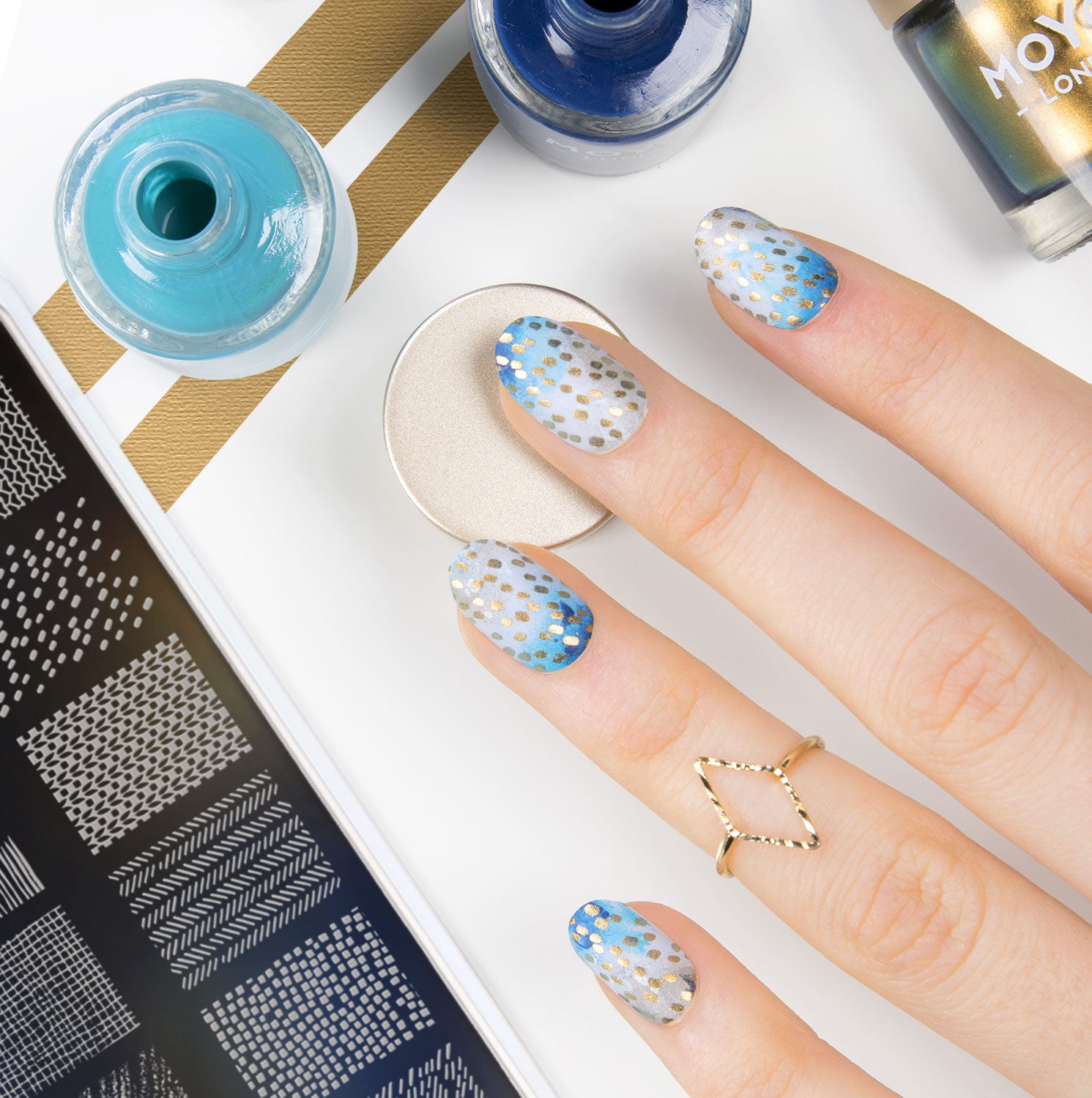 Ombre Minimal Nails