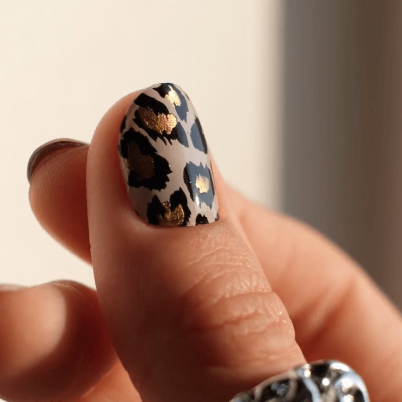 Gel Nail Strip ★ @universenails18 02 - MoYou London