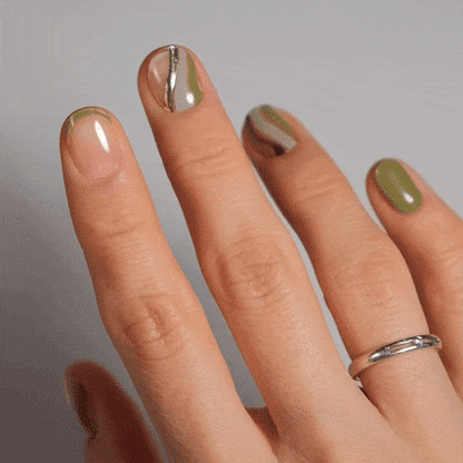 Special gel polish stickers with nail artist _nailsbybethany green automn design 