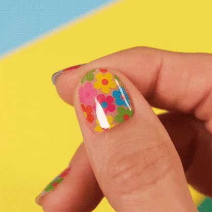 nail artist peachy nails summer floral manicure using gel polish stickers by moyou